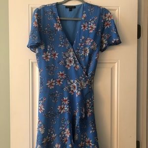 Banana Republic Size 8 Floral Wrap Dress with Flutter Sleeves